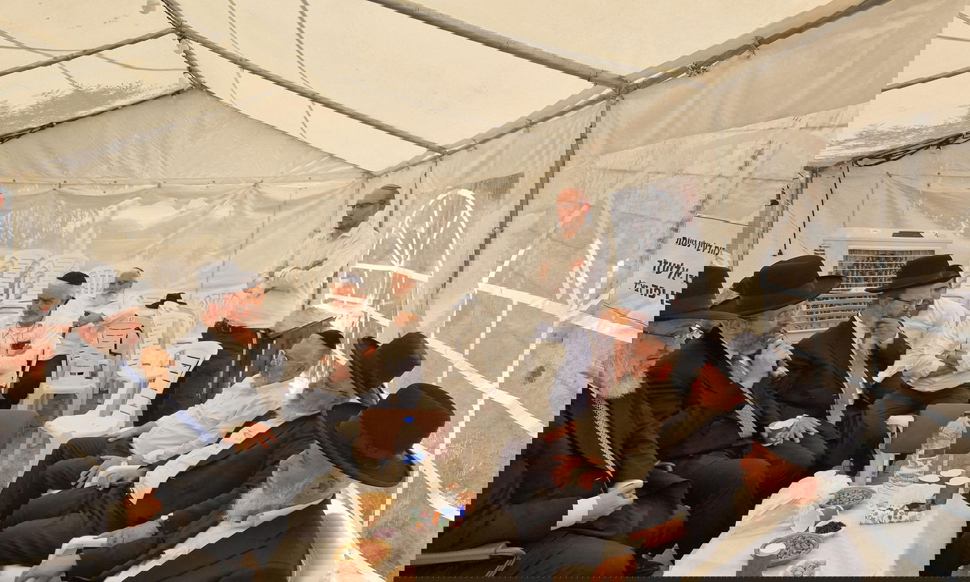 ניחום אבלים אצל הרבנים לבית כהן 