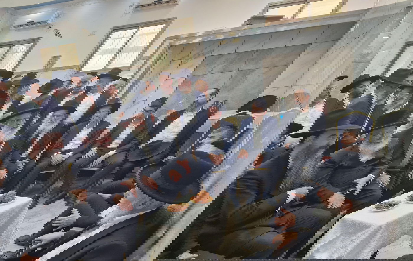 ניחום אבלים אצל הרבנים לבית כהן 