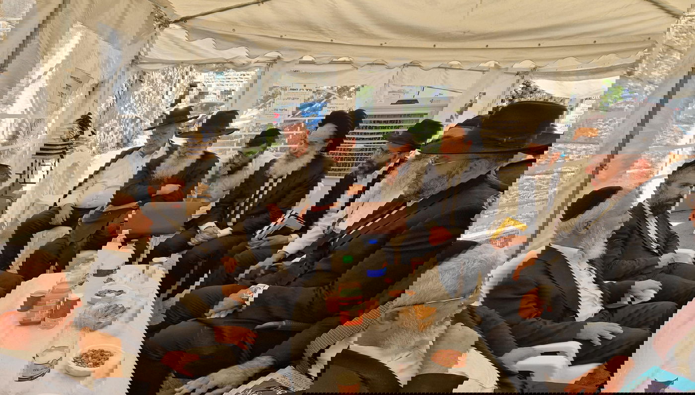 ניחום אבלים אצל הרבנים לבית כהן 