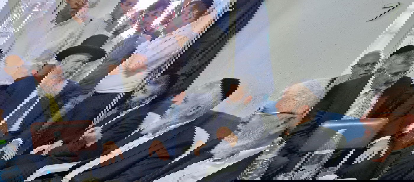 ניחום אבלים אצל הרבנים לבית כהן 