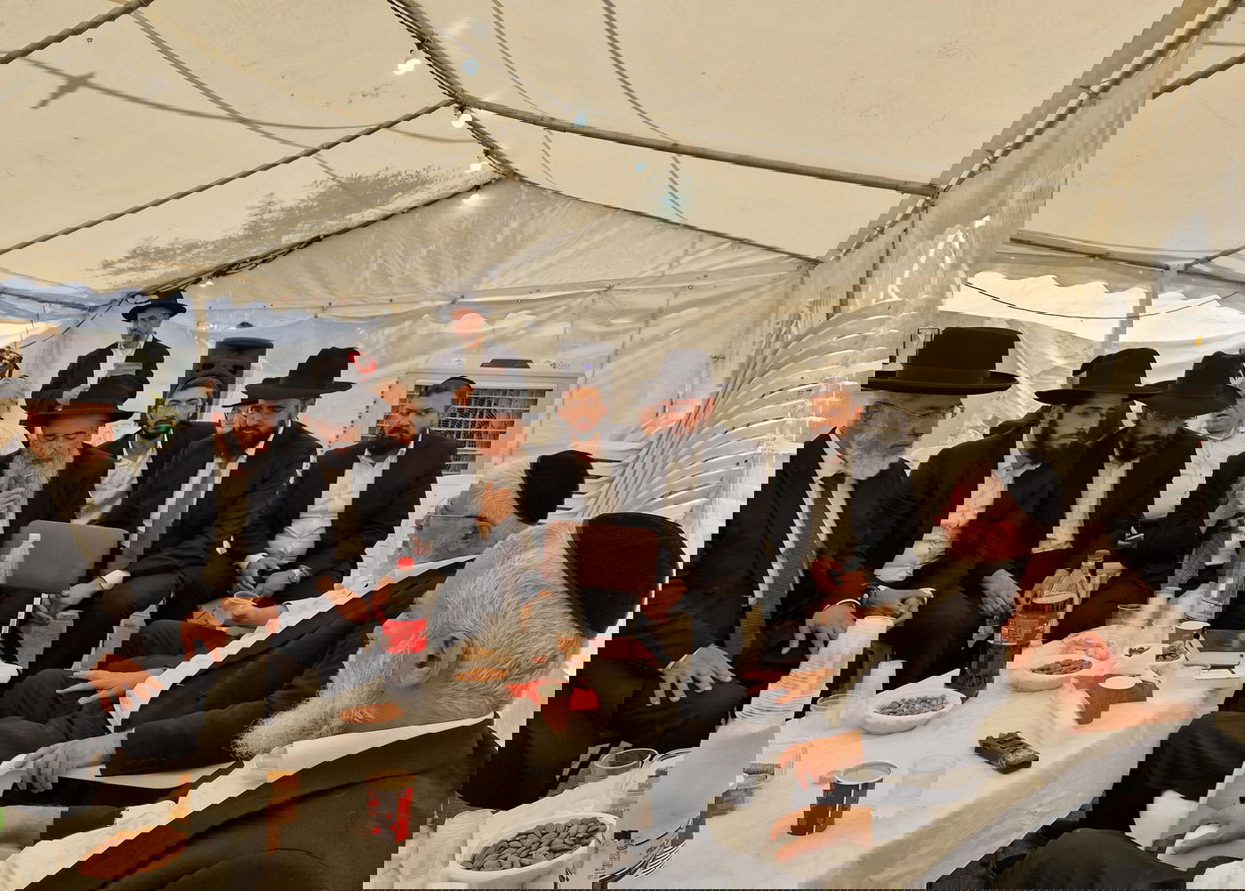 ניחום אבלים אצל הרבנים לבית כהן 