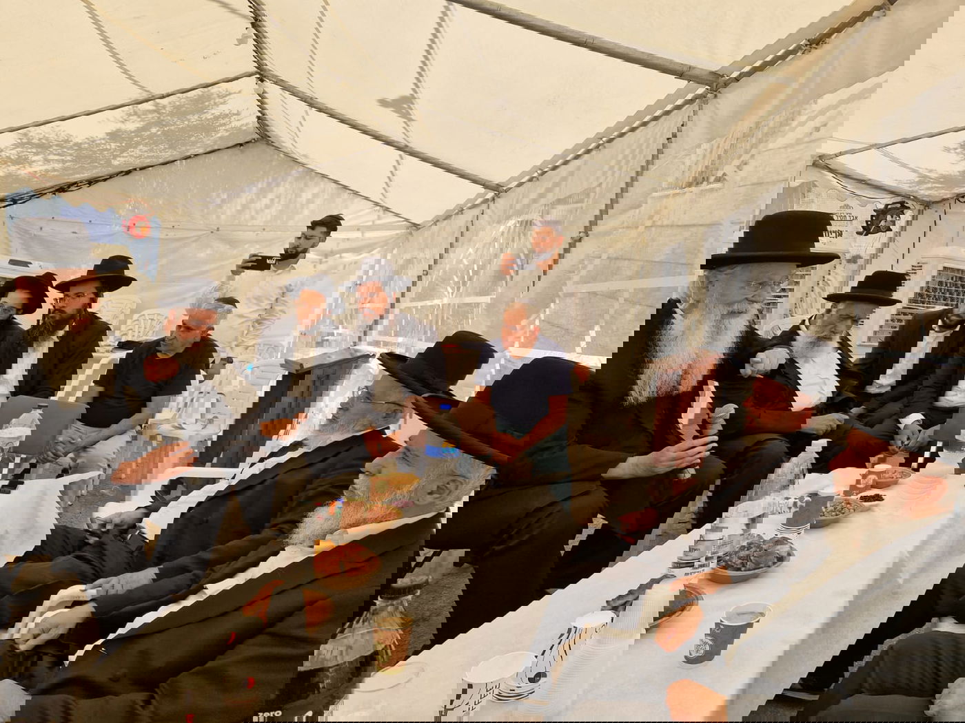 ניחום אבלים אצל הרבנים לבית כהן 