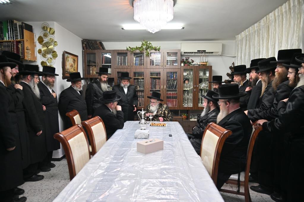 האדמו"ר מויז'ניץ בביקור בבתי אדמורי"ם באשדוד