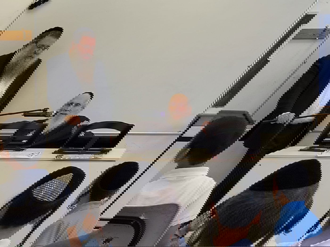 הגר"מ אויערבאך בשיחת חיזוק