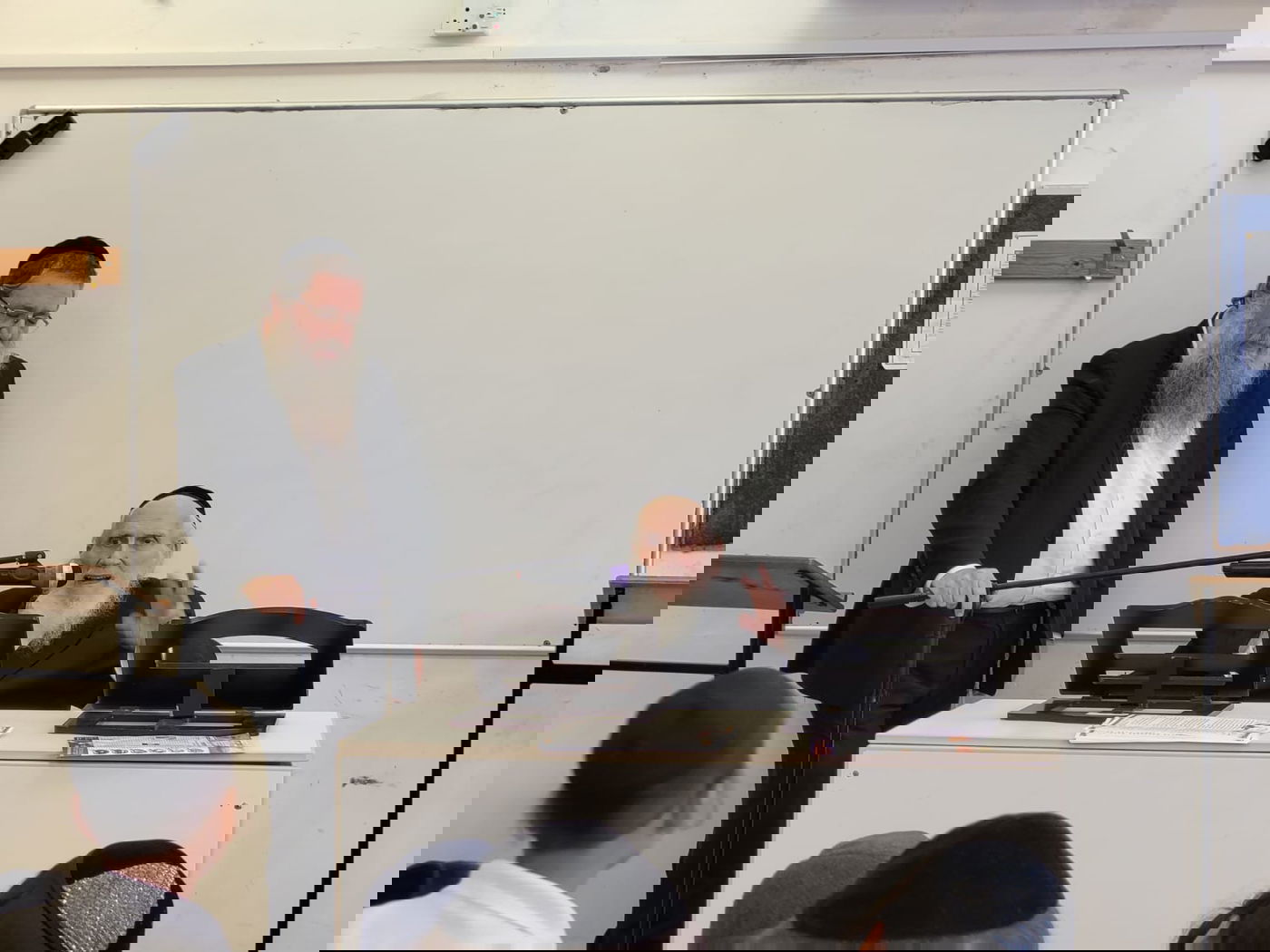 הגר"מ אויערבאך בשיחת חיזוק