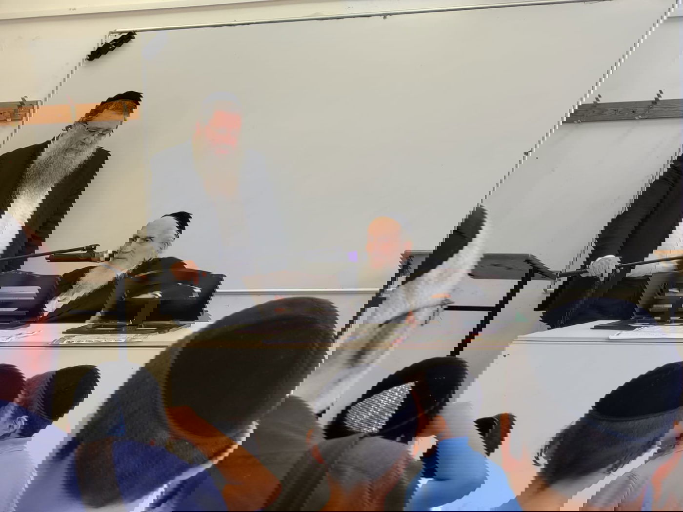 הגר"מ אויערבאך בשיחת חיזוק