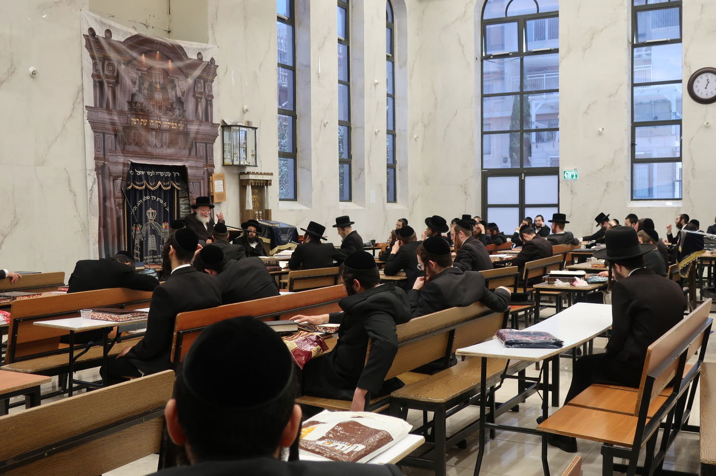 הגר"ח וייס בשיעור לקראת שבועות