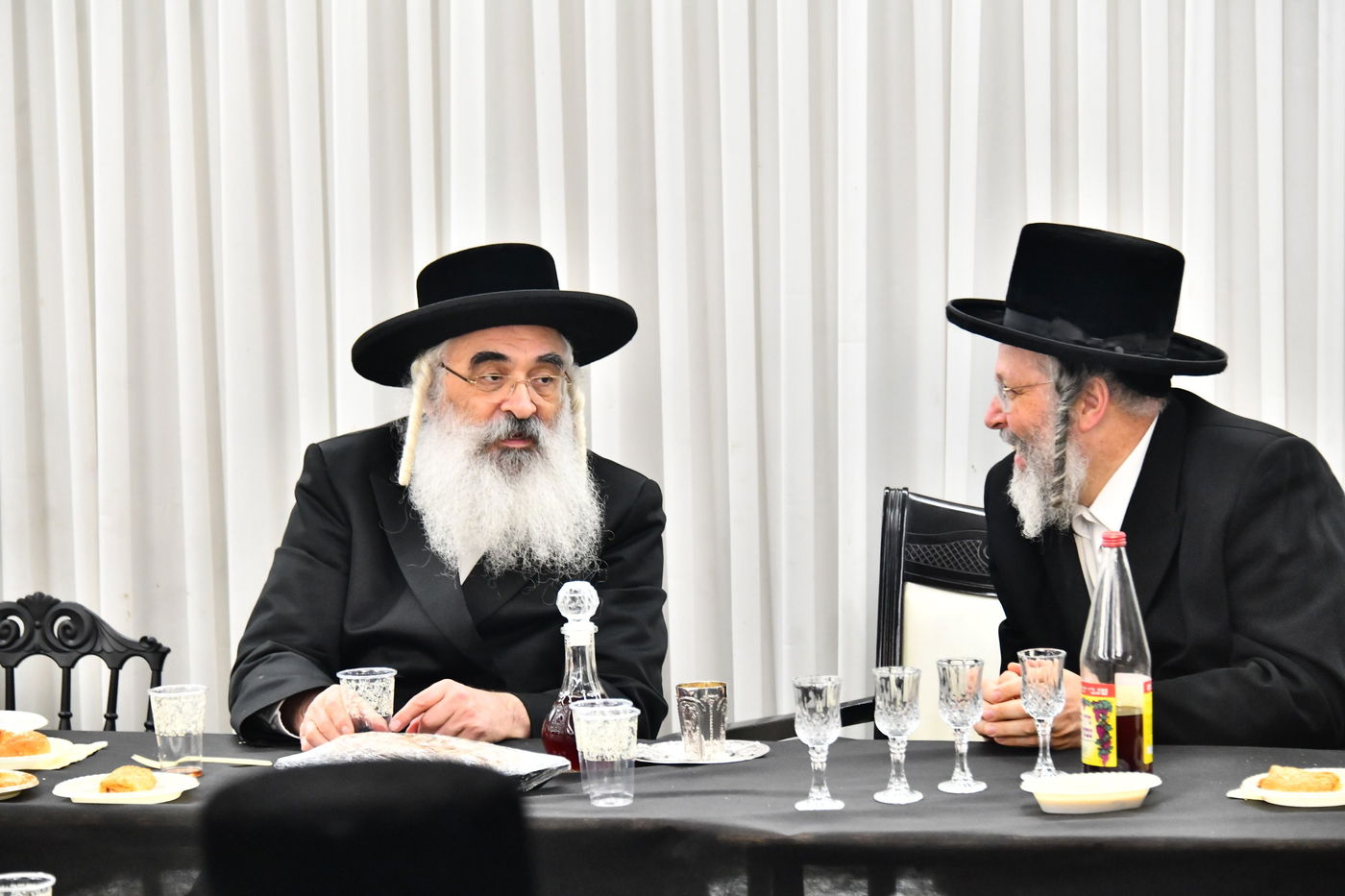 האדמו"ר מדושנסקיא בביקור בישיבתו בב"ב