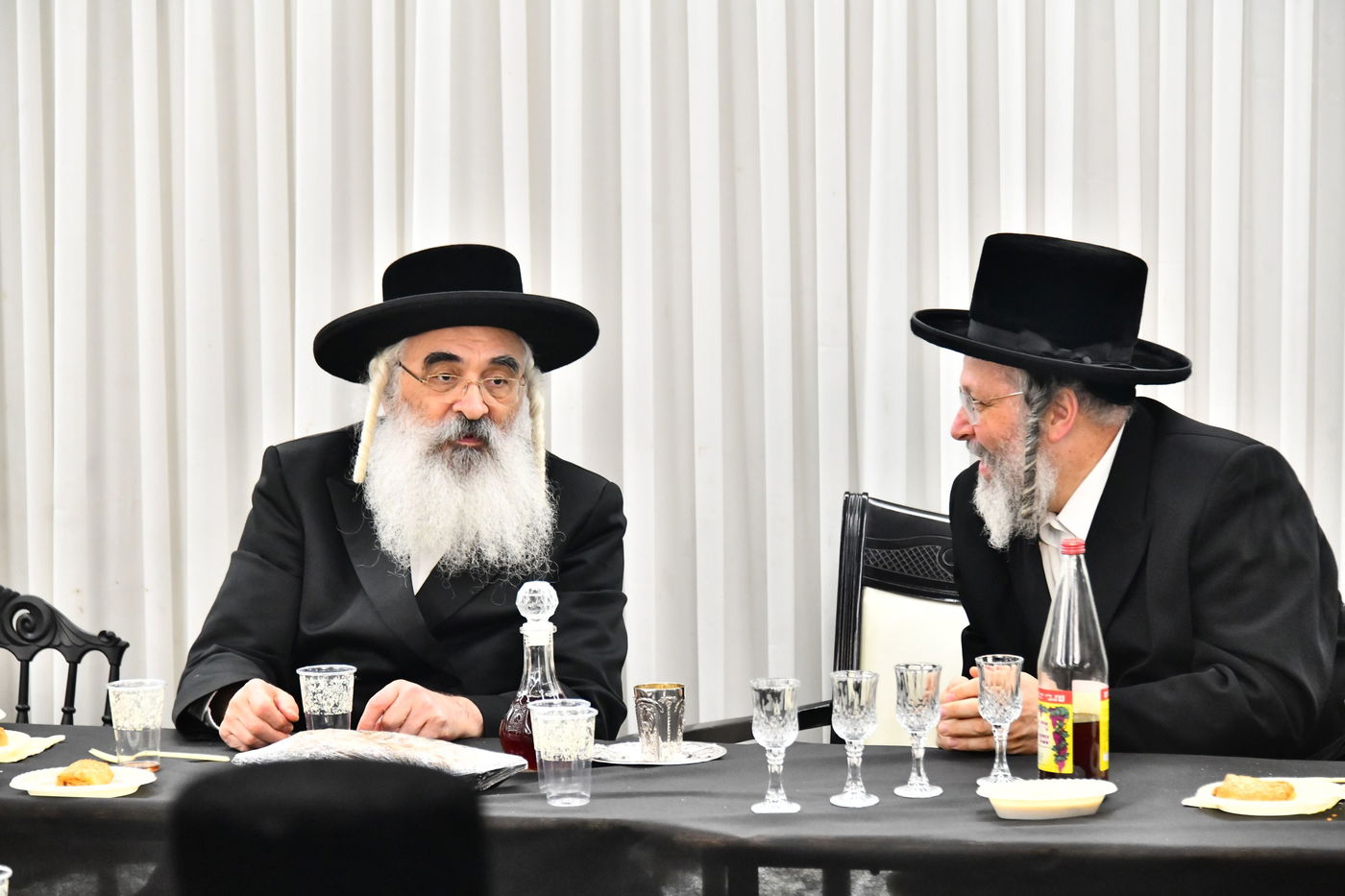 האדמו"ר מדושנסקיא בביקור בישיבתו בב"ב