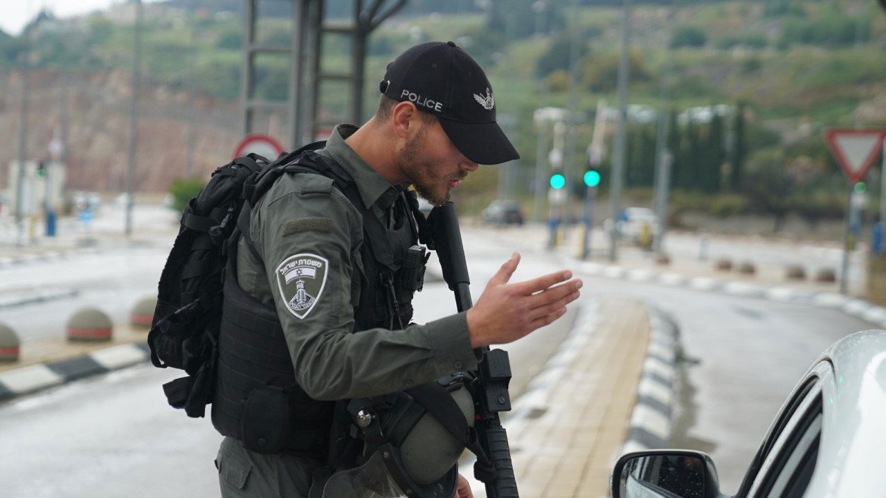 כחצי טון בשר הוברח מתחת לדופן כפולה של עגלה | צפו