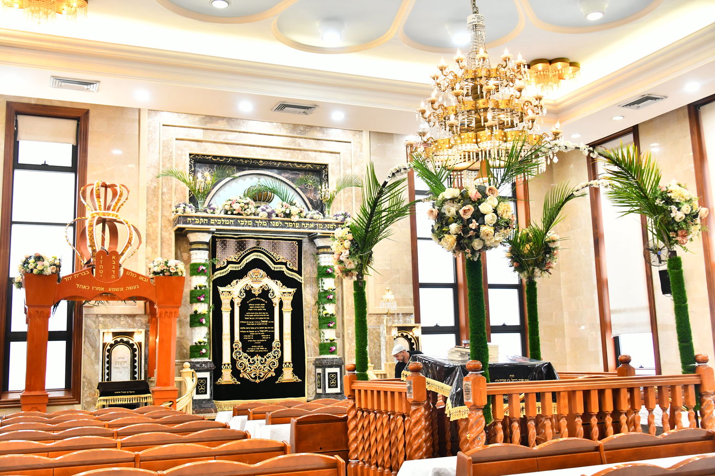 ערב חג השבועות בהיכלי הקודש בבני ברק