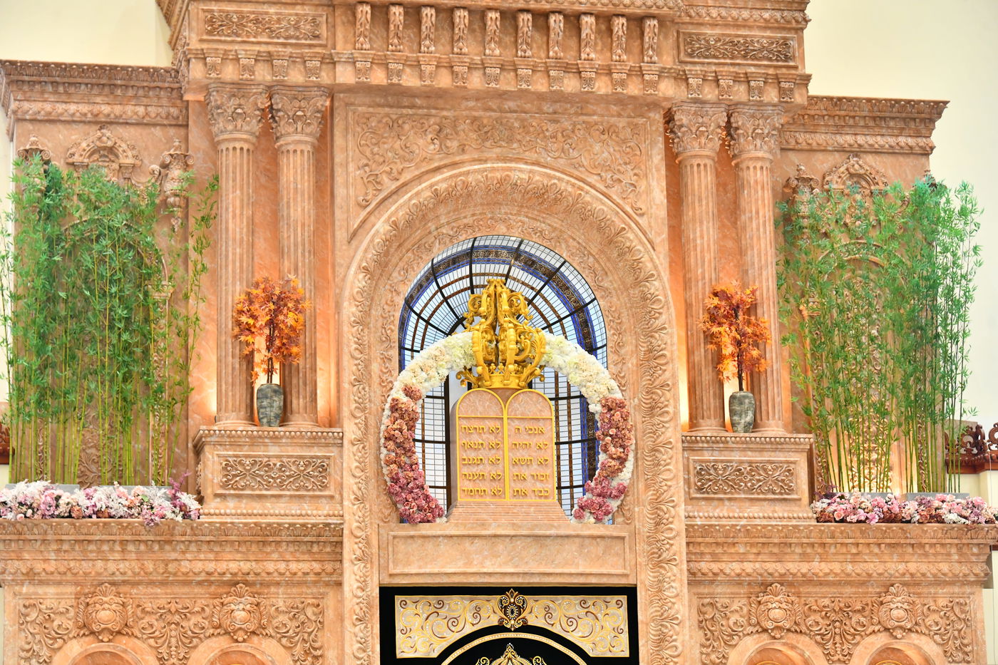 ערב חג השבועות בהיכלי הקודש בבני ברק