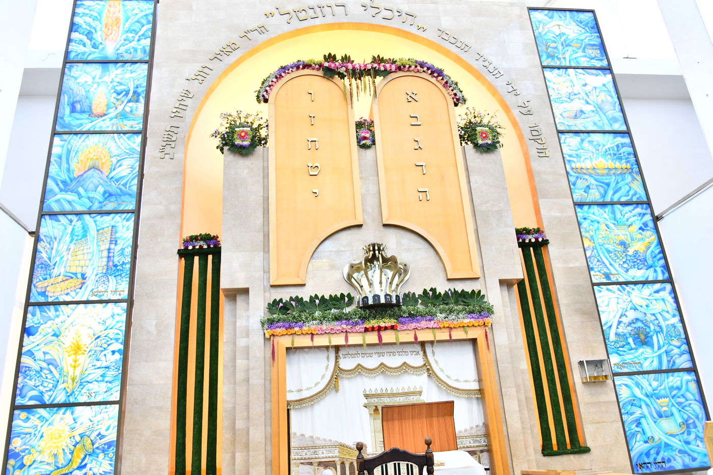 ערב חג השבועות בהיכלי הקודש בבני ברק