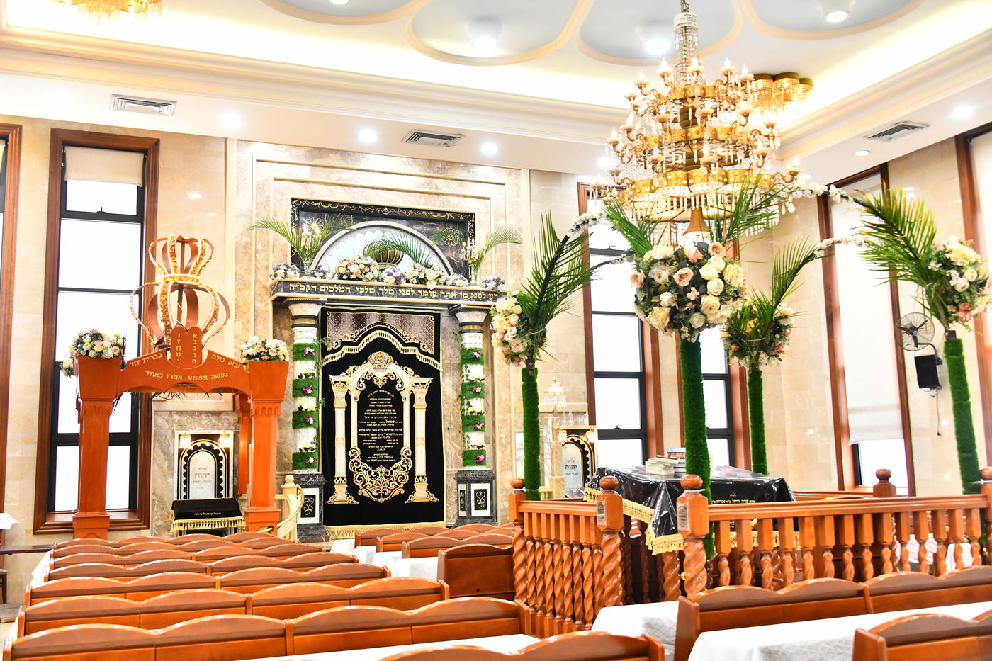 ערב חג השבועות בהיכלי הקודש בבני ברק