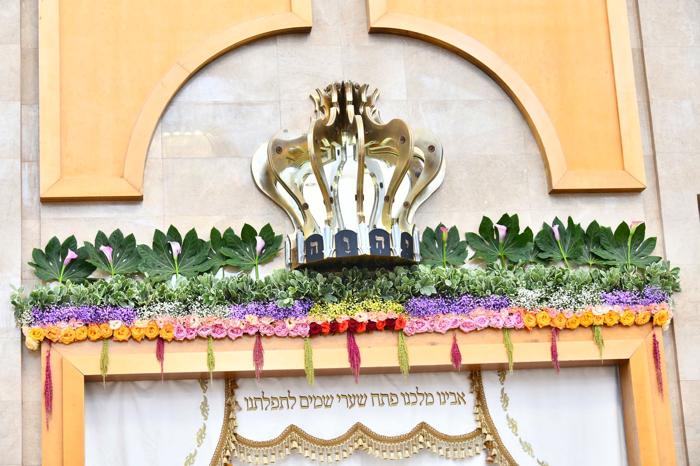 ערב חג השבועות בהיכלי הקודש בבני ברק