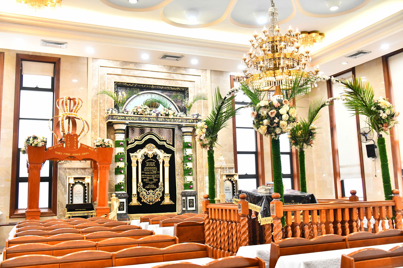 ערב חג השבועות בהיכלי הקודש בבני ברק