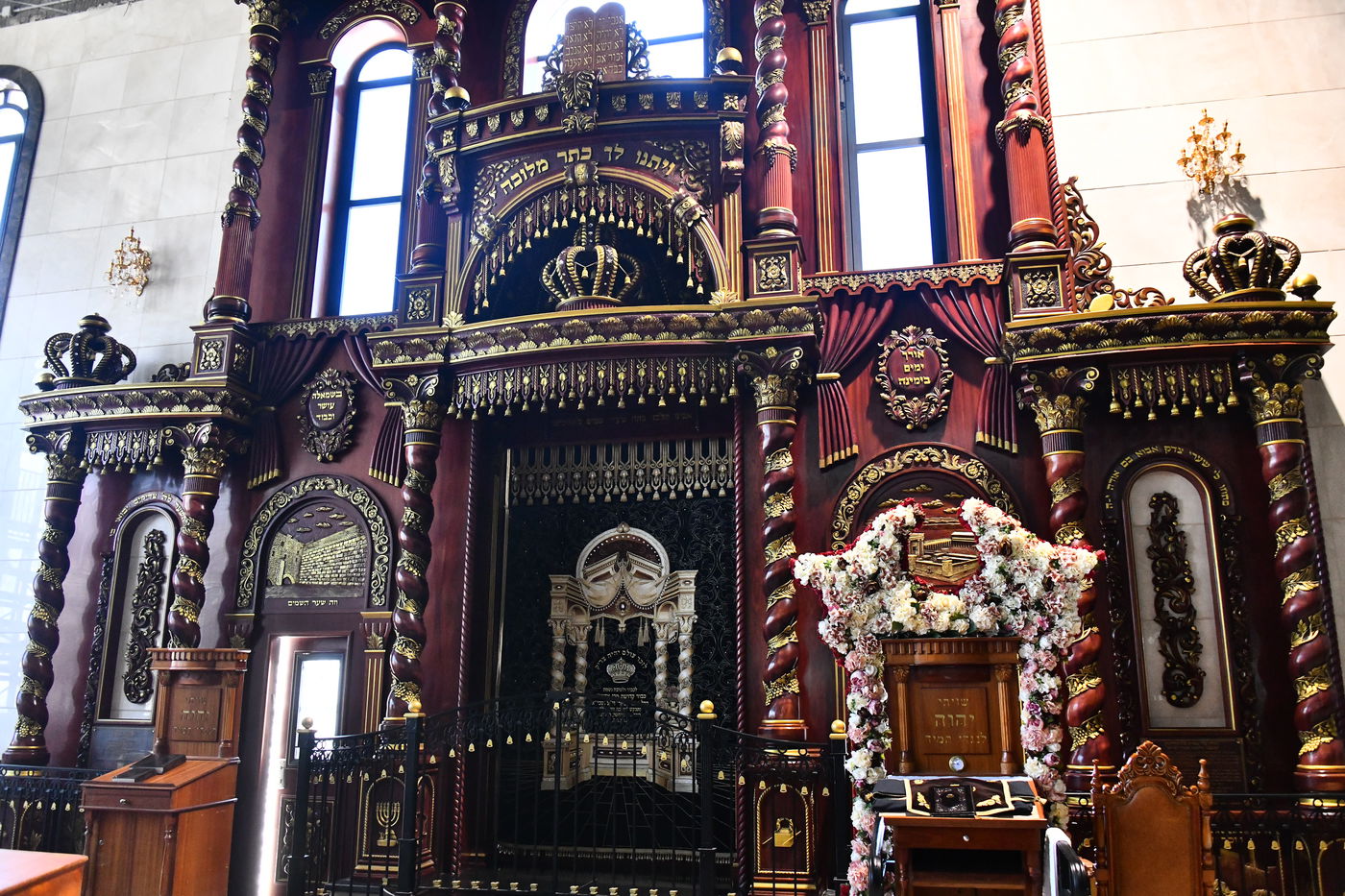 ערב חג השבועות בהיכלי הקודש בבני ברק