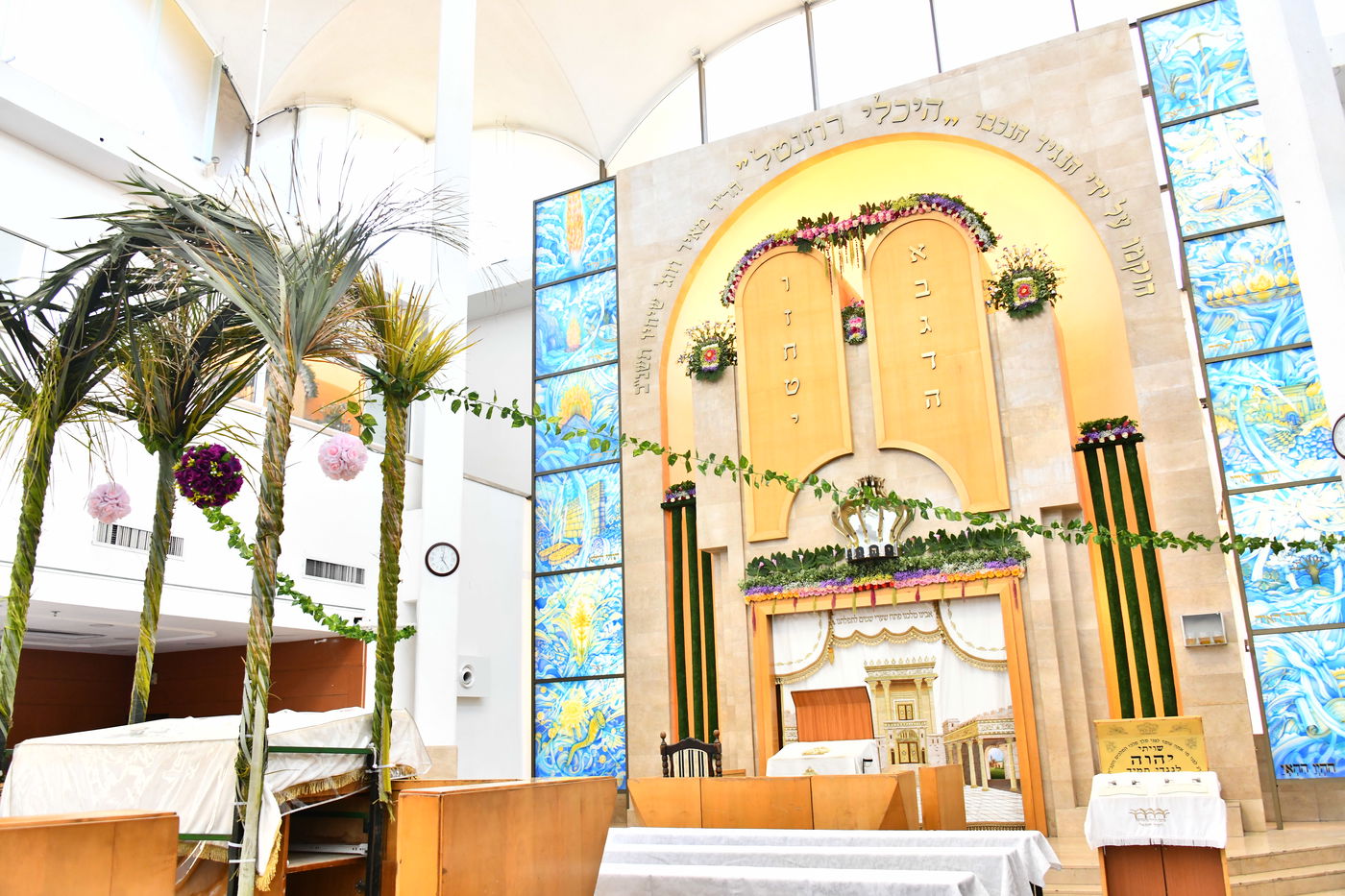 ערב חג השבועות בהיכלי הקודש בבני ברק