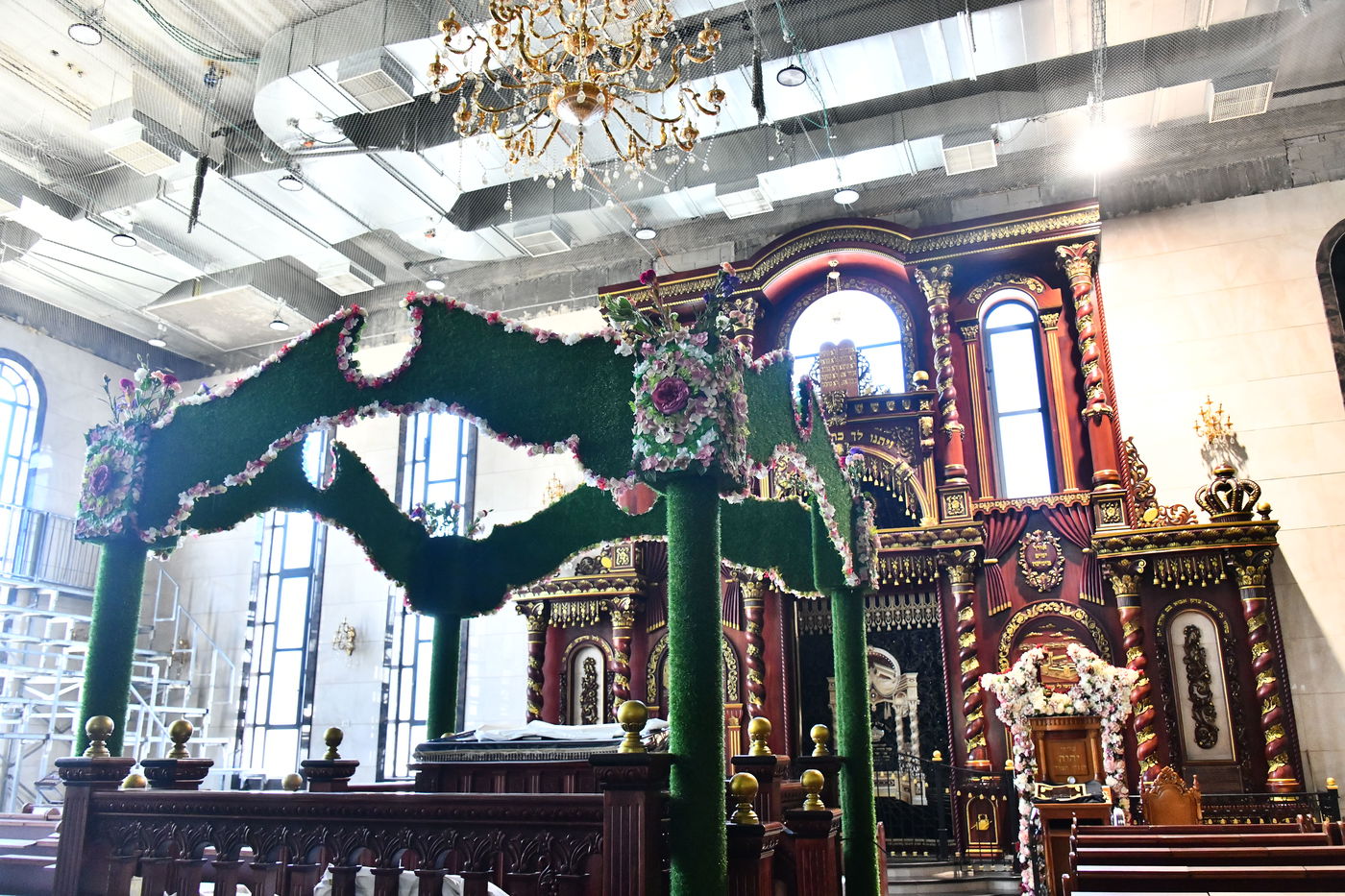 ערב חג השבועות בהיכלי הקודש בבני ברק