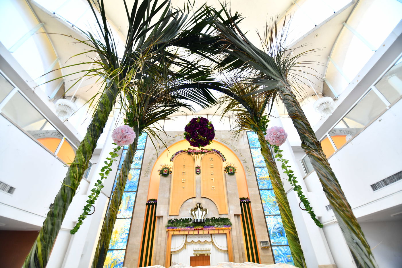 ערב חג השבועות בהיכלי הקודש בבני ברק