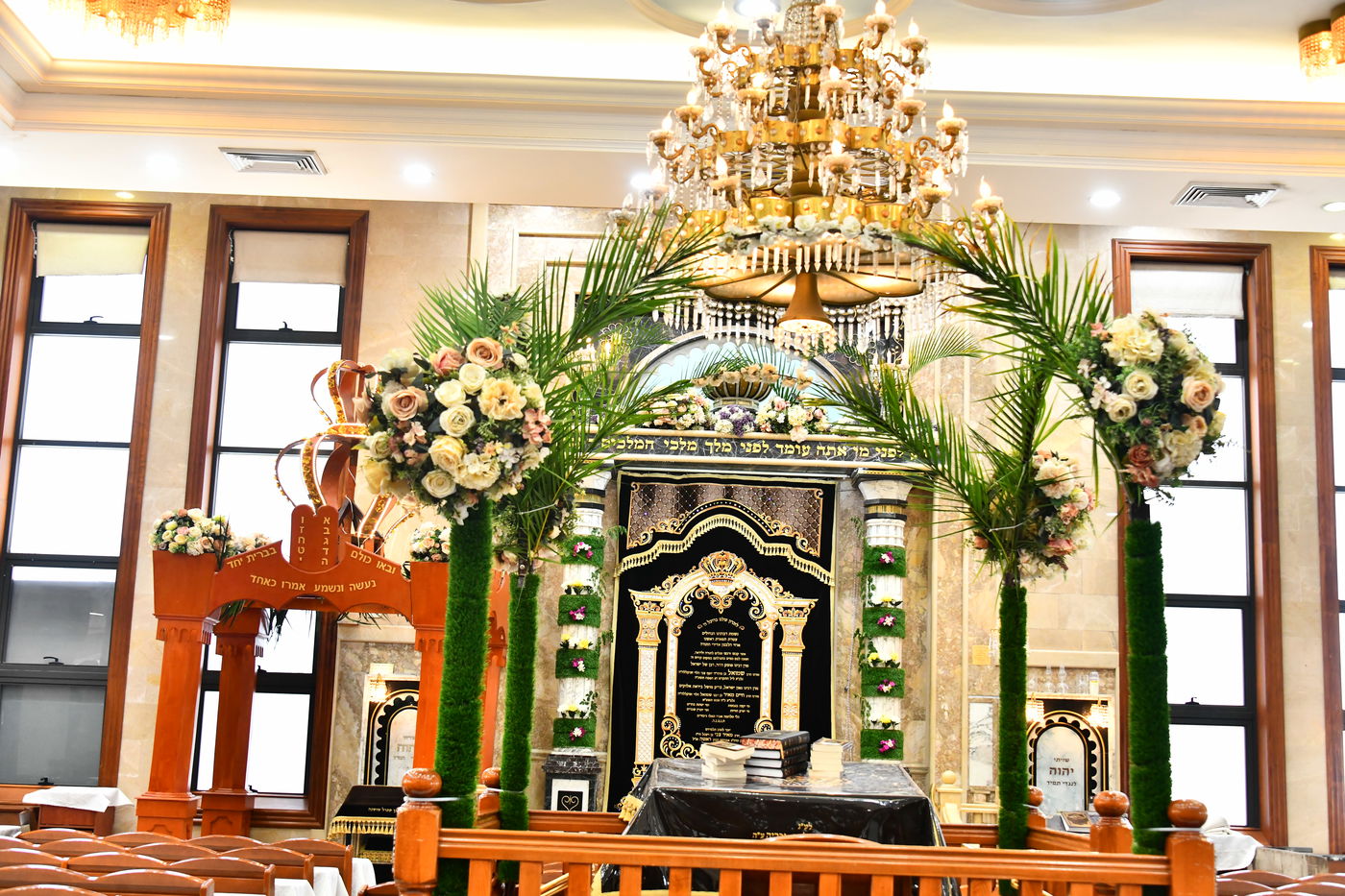 ערב חג השבועות בהיכלי הקודש בבני ברק