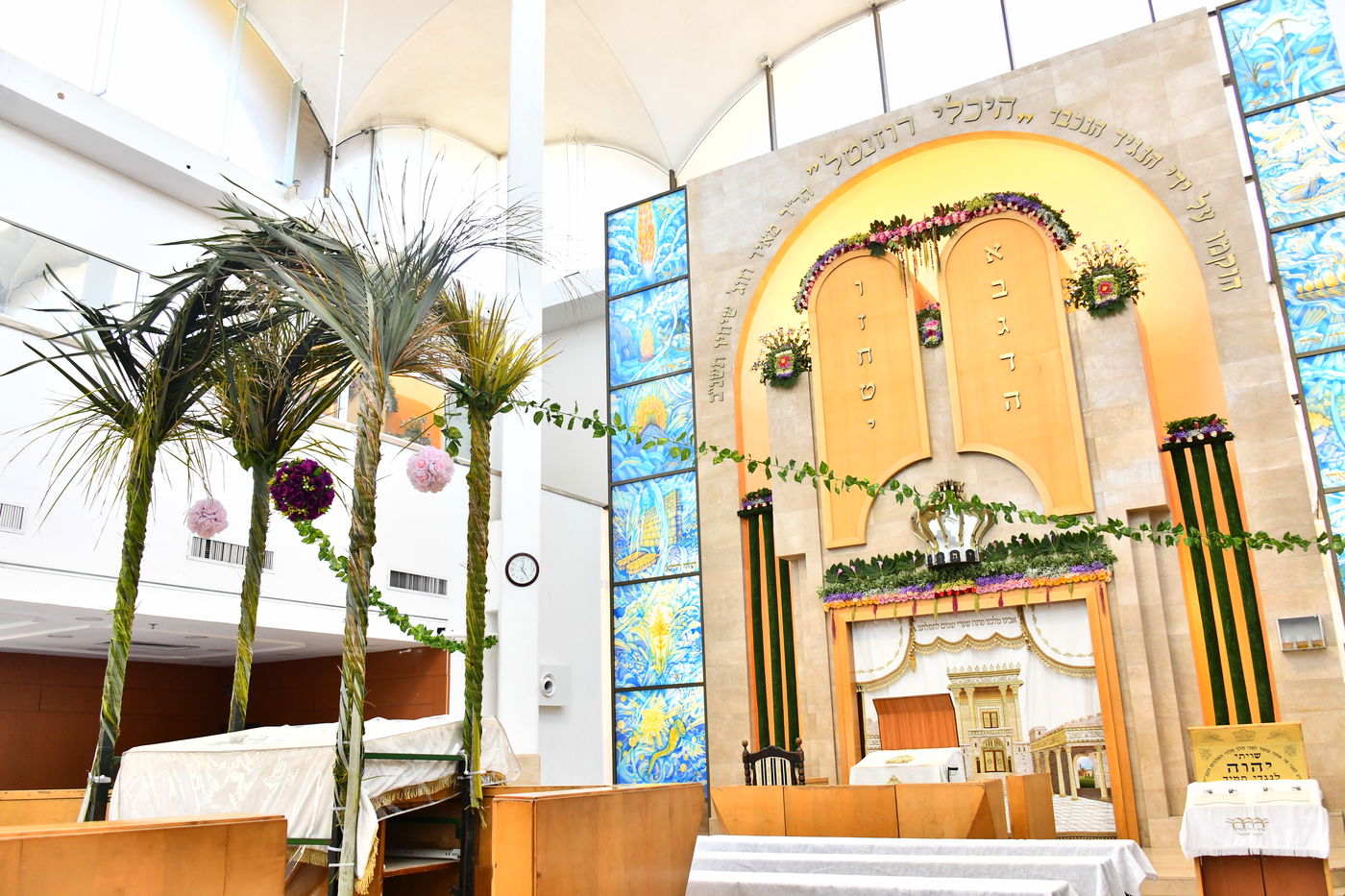 ערב חג השבועות בהיכלי הקודש בבני ברק