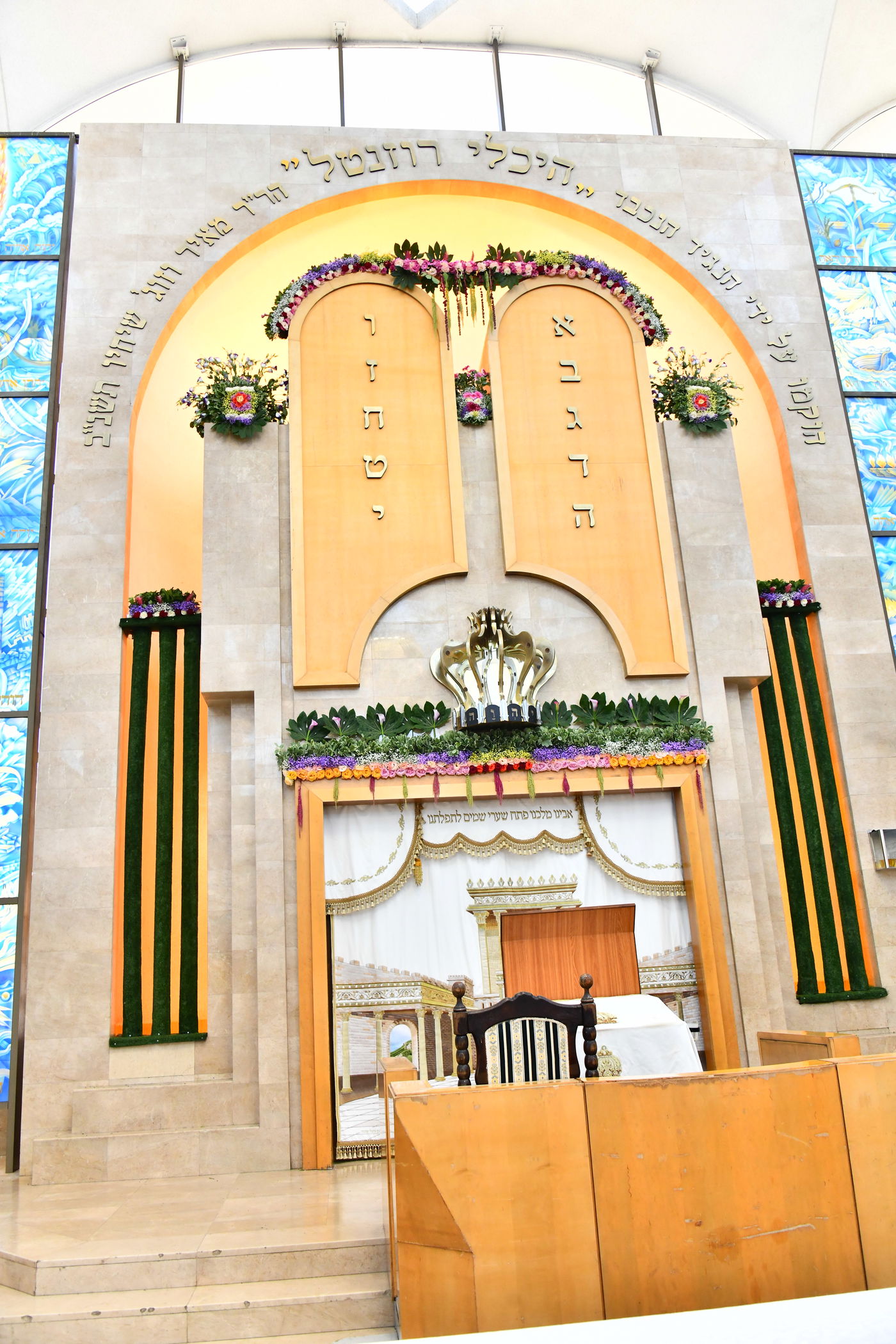 ערב חג השבועות בהיכלי הקודש בבני ברק