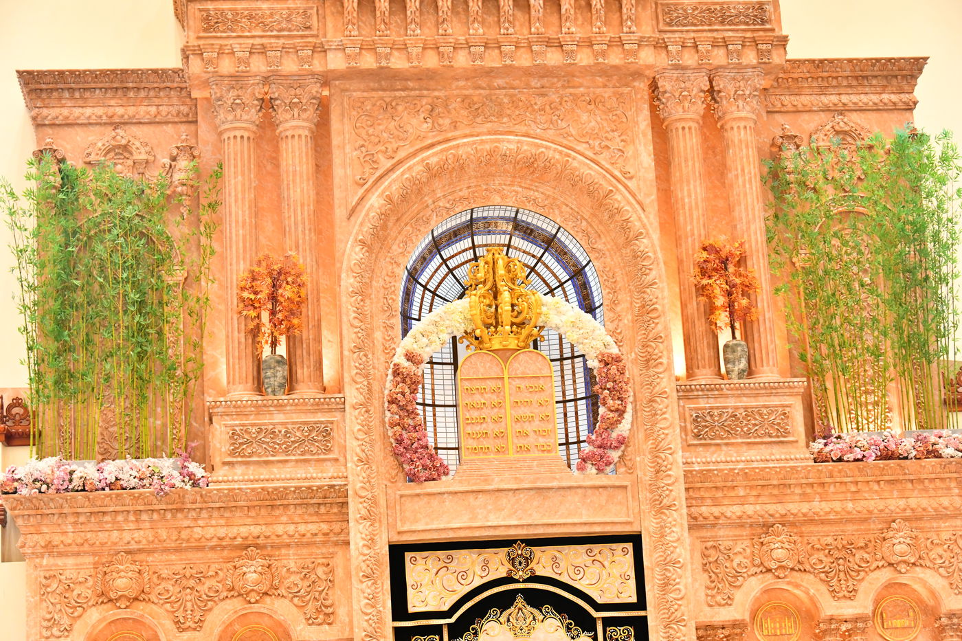 ערב חג השבועות בהיכלי הקודש בבני ברק