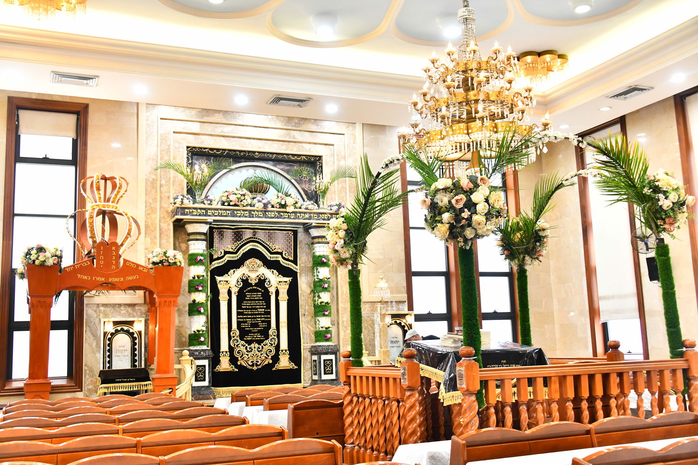 ערב חג השבועות בהיכלי הקודש בבני ברק