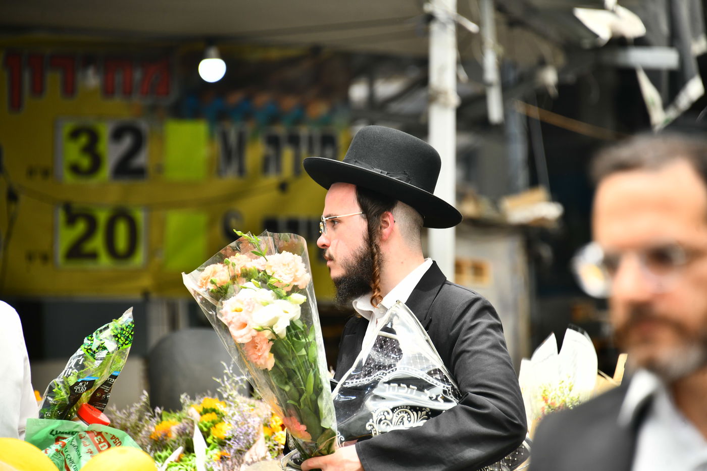 אוירת ערב חג בבני ברק