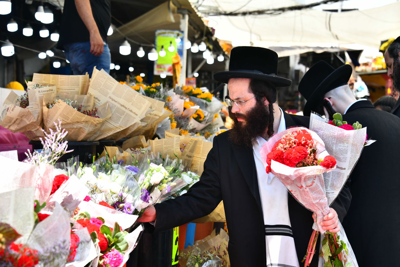 אוירת ערב חג בבני ברק