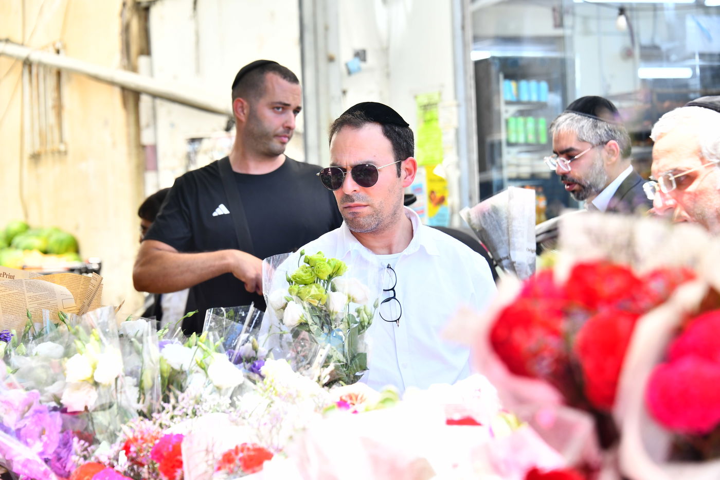 אוירת ערב חג בבני ברק