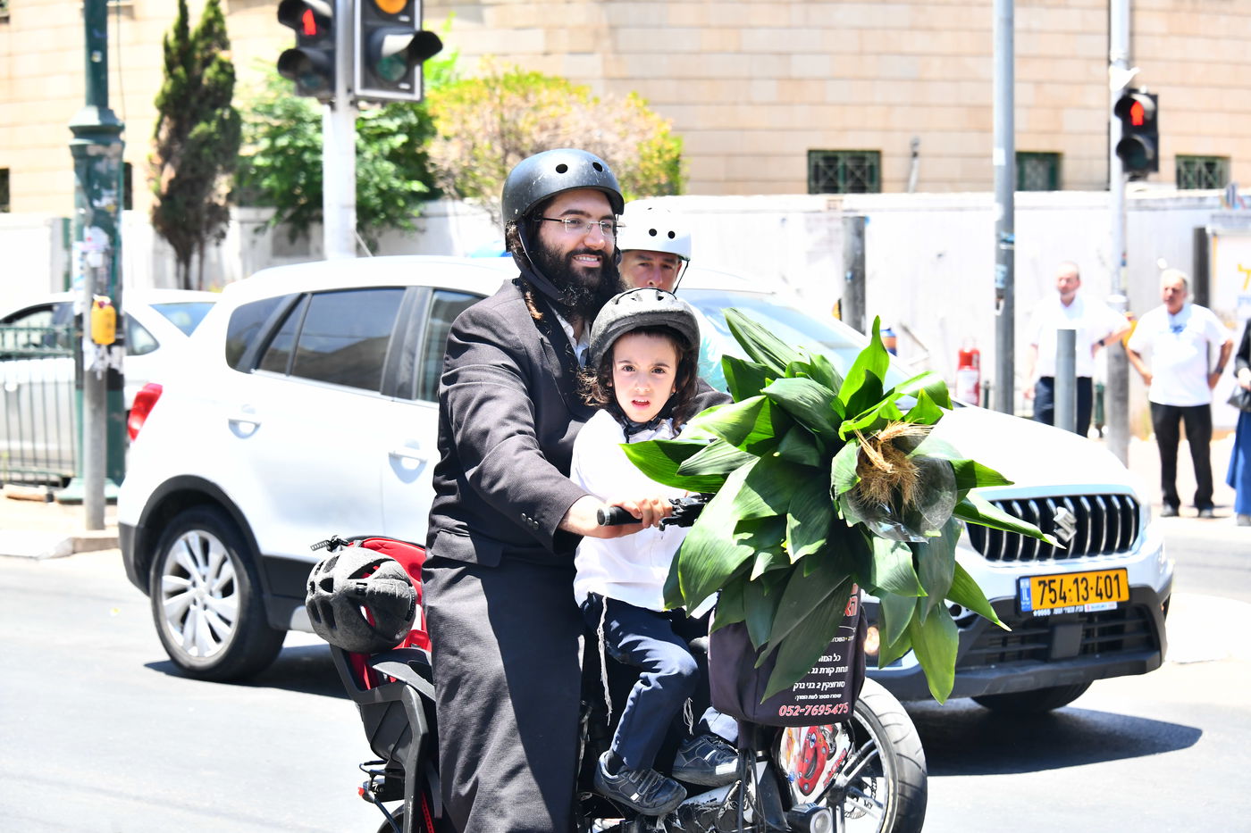 אוירת ערב חג בבני ברק