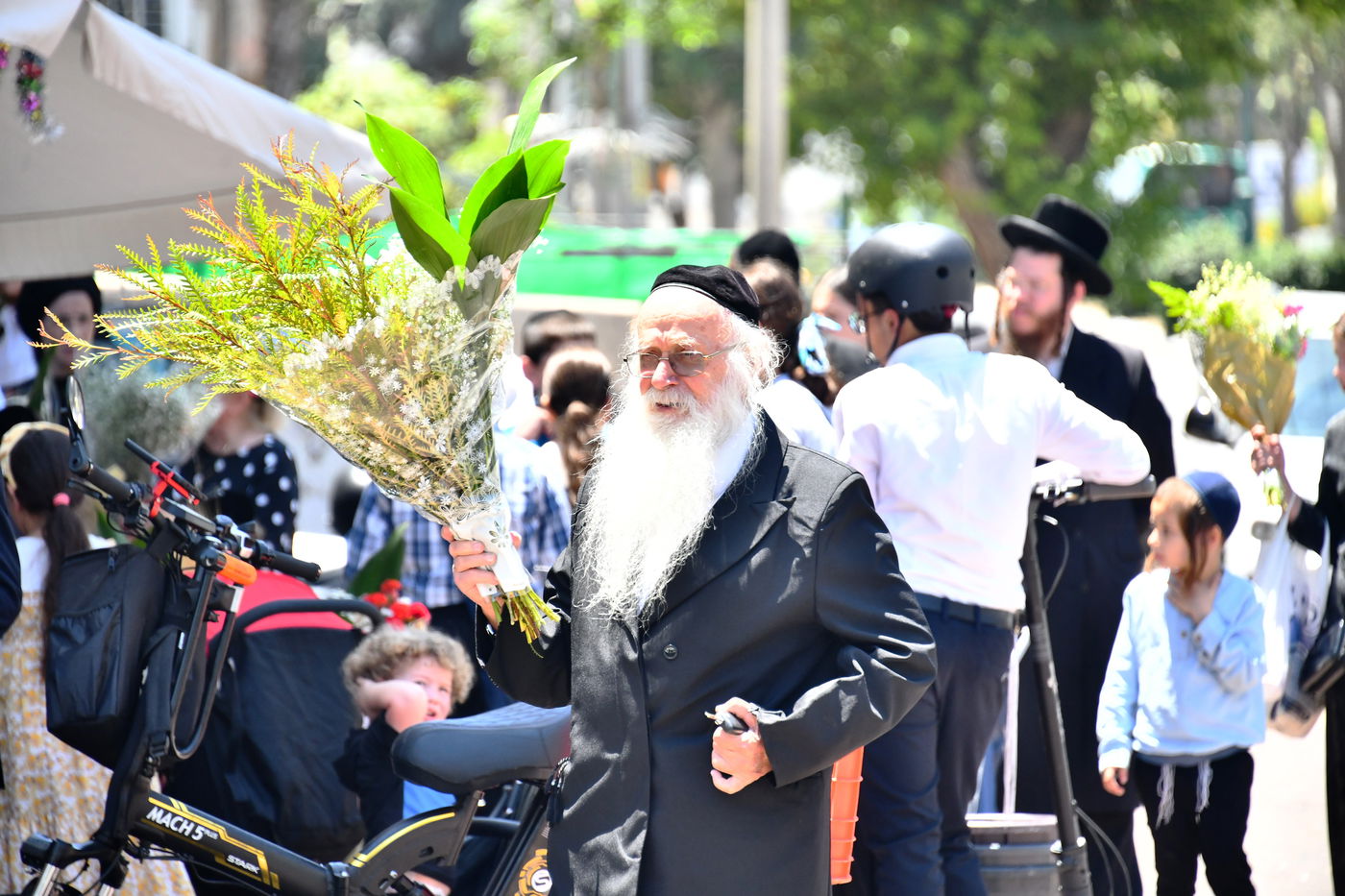 אוירת ערב חג בבני ברק