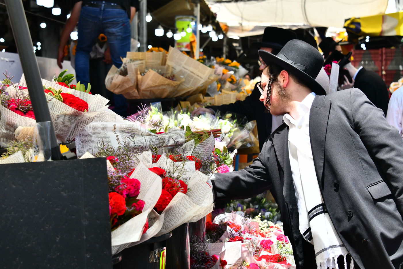 אוירת ערב חג בבני ברק