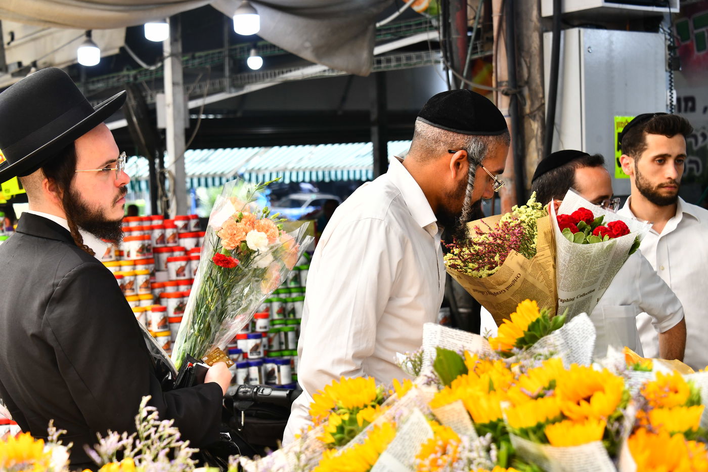 אוירת ערב חג בבני ברק