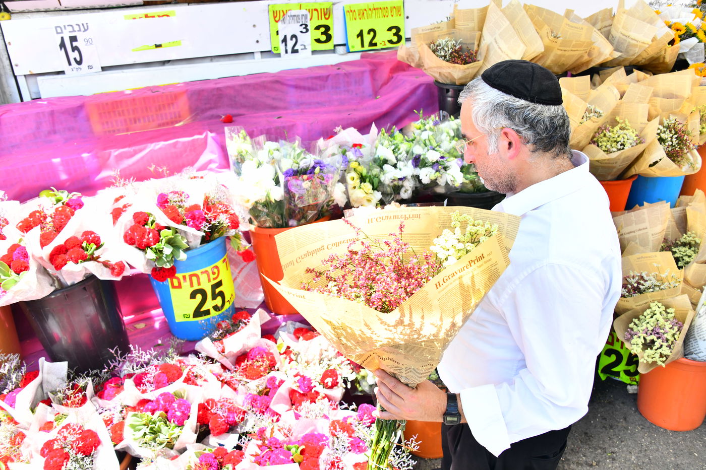 אוירת ערב חג בבני ברק