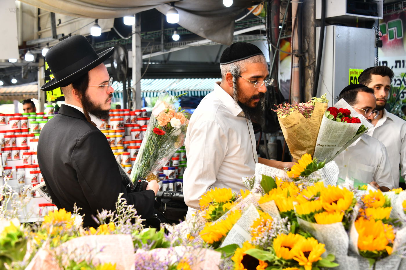 אוירת ערב חג בבני ברק