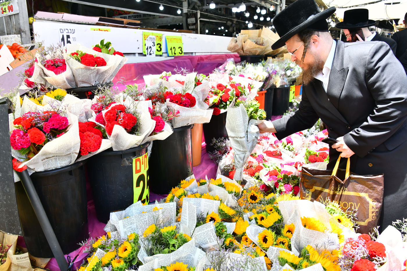 אוירת ערב חג בבני ברק