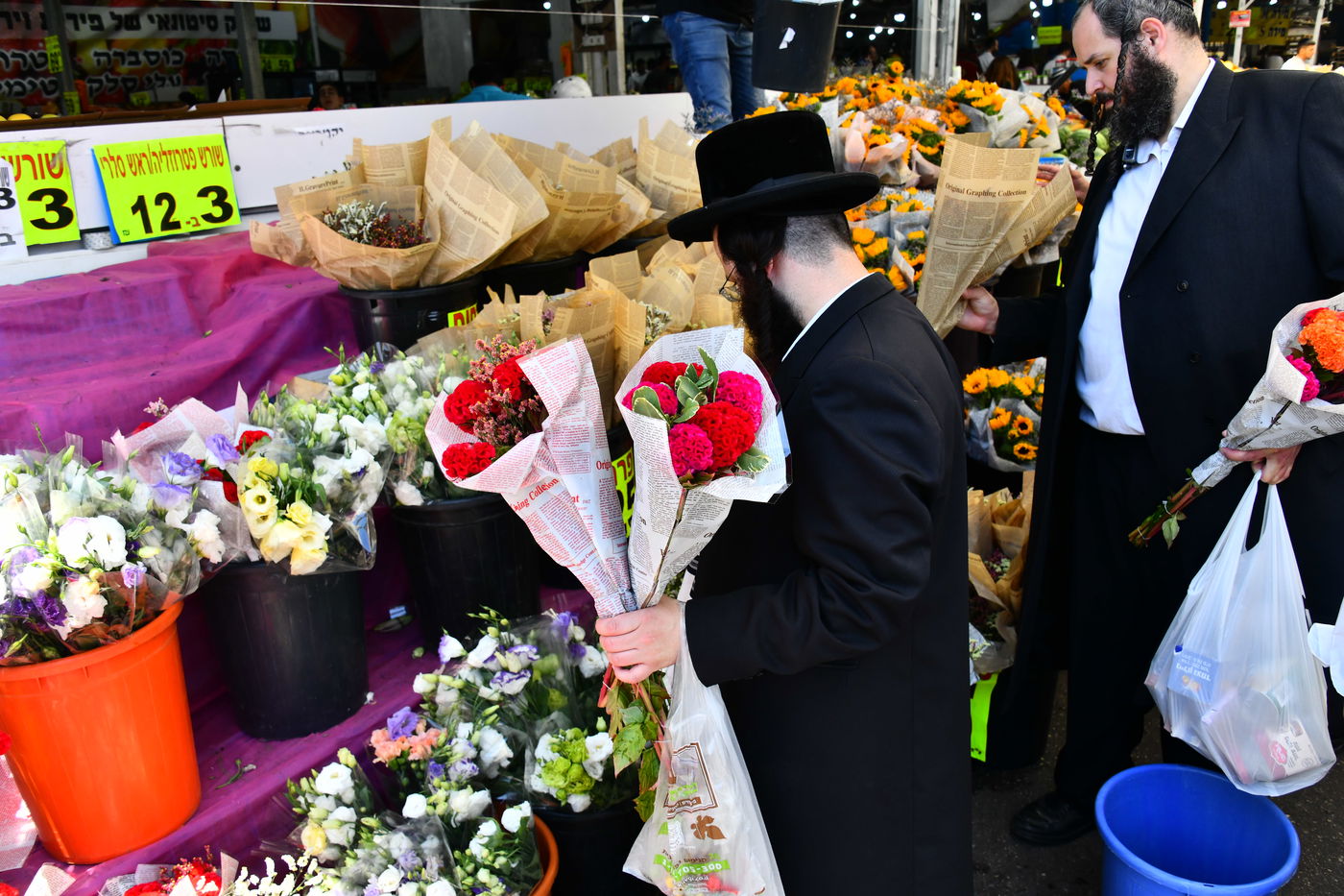 אוירת ערב חג בבני ברק