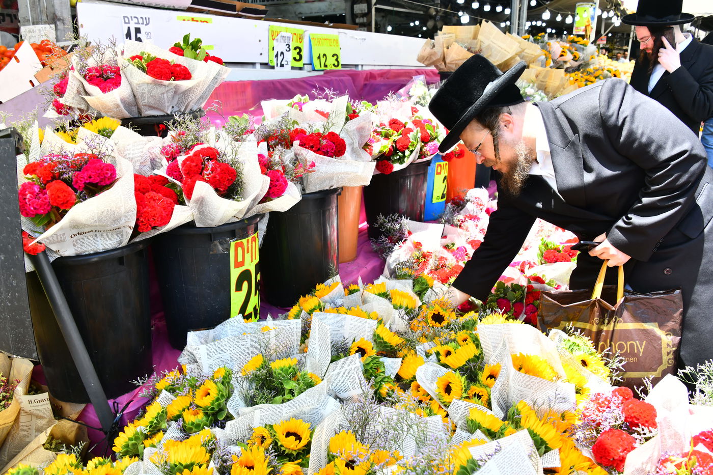 אוירת ערב חג בבני ברק