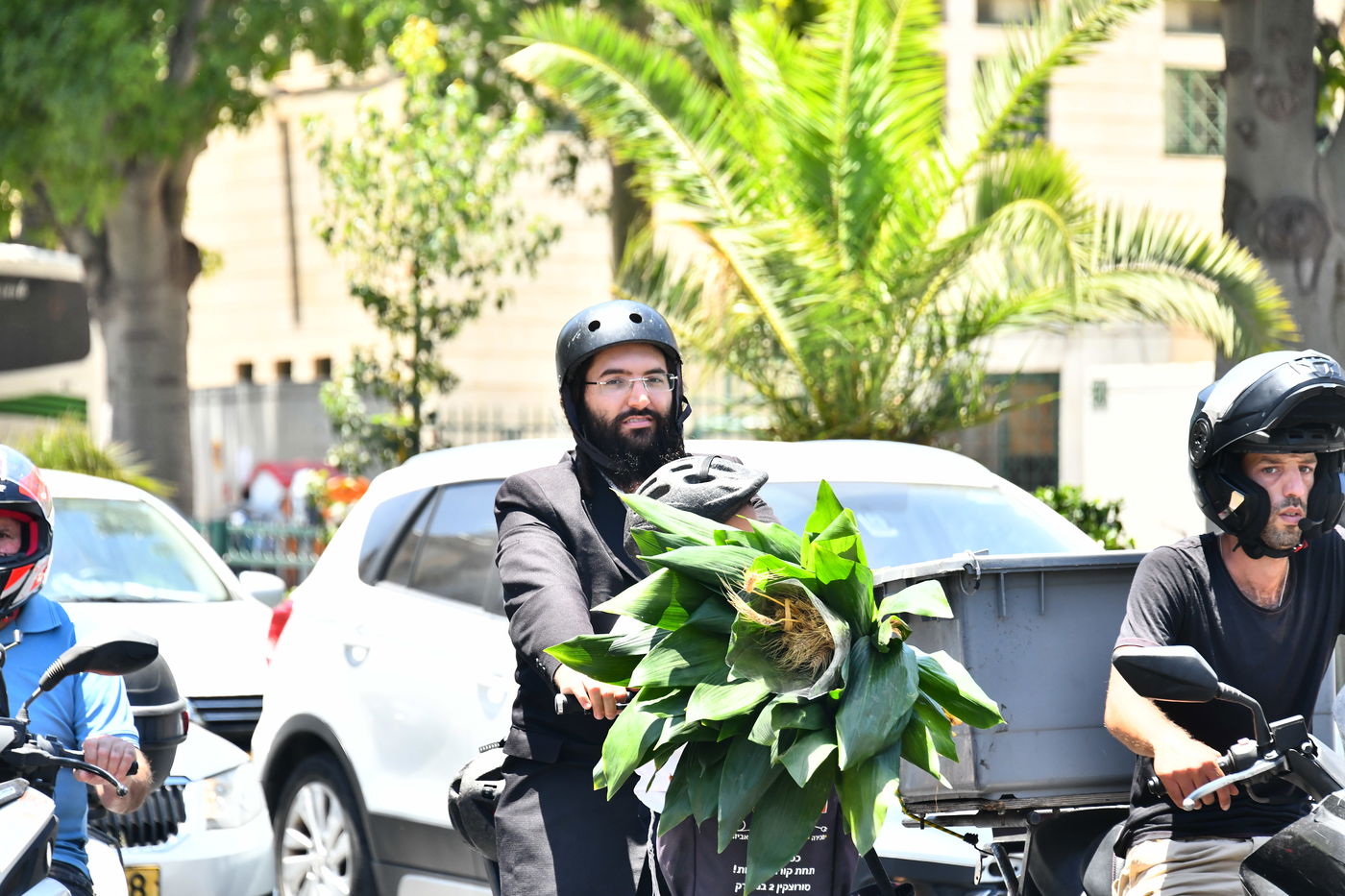 אוירת ערב חג בבני ברק