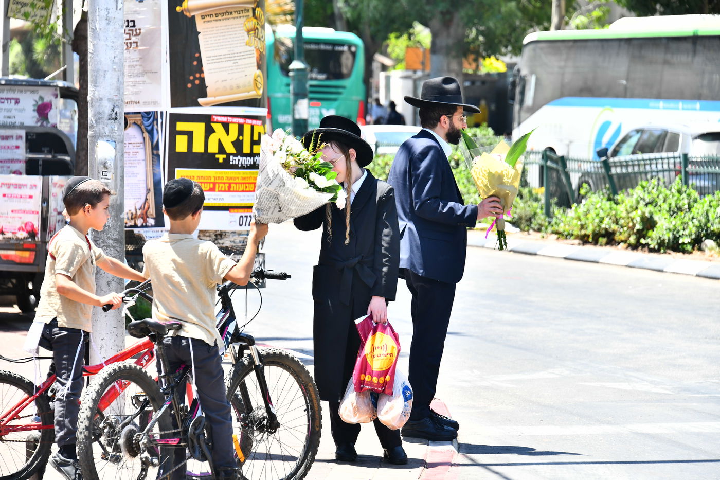אוירת ערב חג בבני ברק