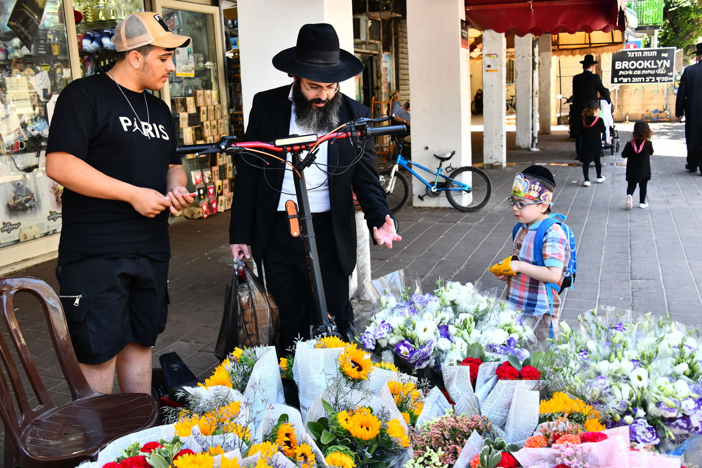 אוירת ערב חג בבני ברק