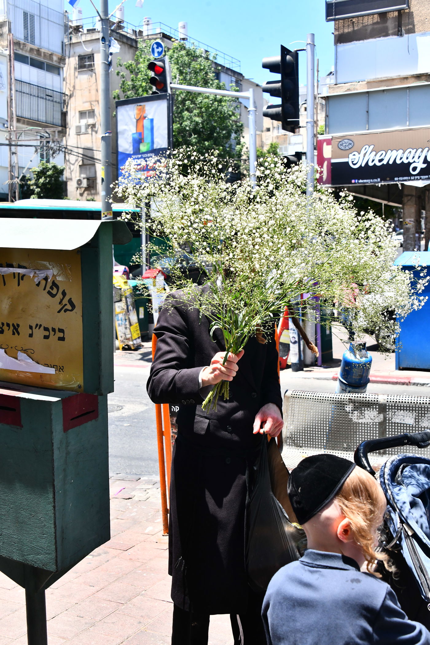 אוירת ערב חג בבני ברק