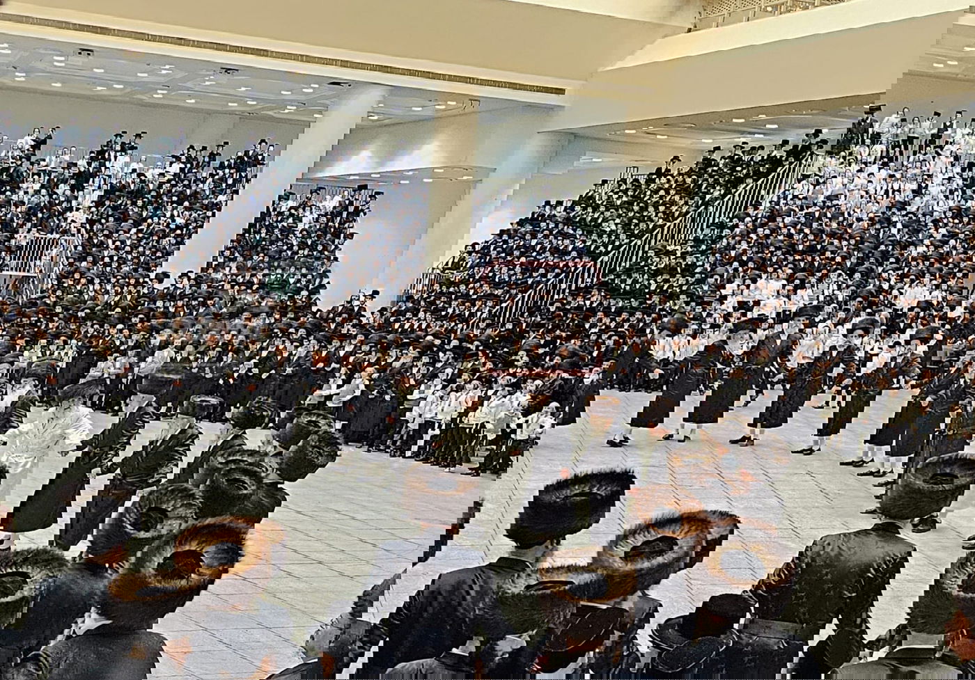 חג השבועות בצל האדמו"ר מויז'ניץ