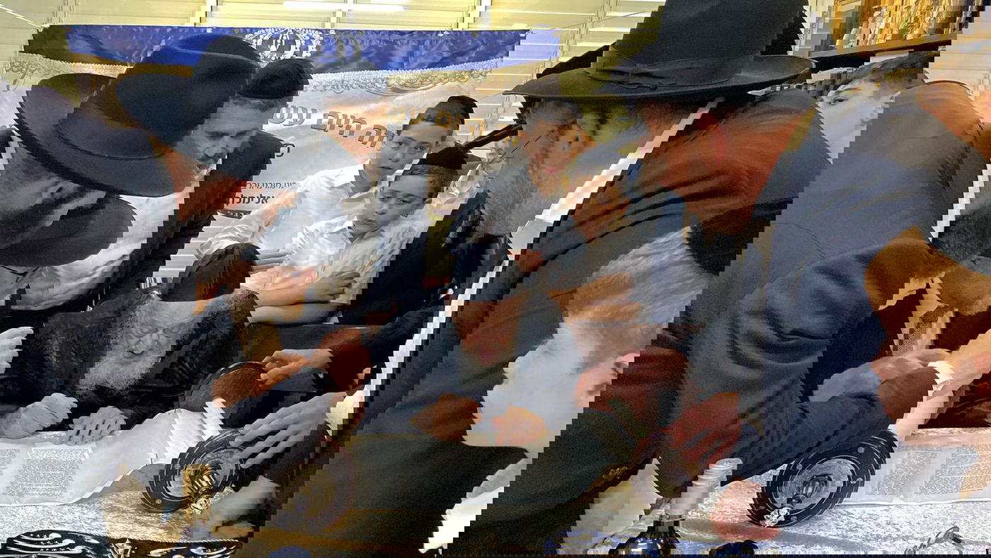 הכנסת ספר התורה, בחברון פתח תקווה