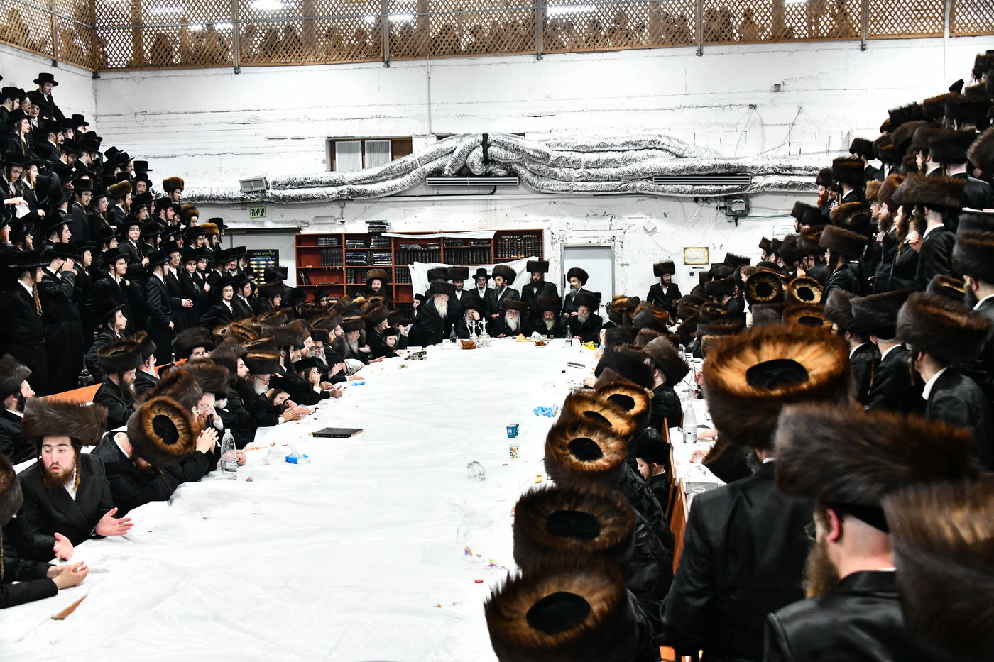 נעילת חג השבועות בחצה"ק מכנובקא בעלזא