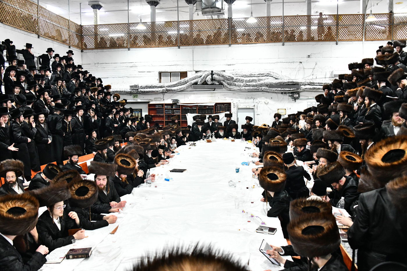 נעילת חג השבועות בחצה"ק מכנובקא בעלזא