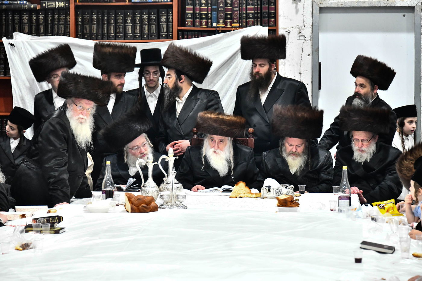 נעילת חג השבועות בחצה"ק מכנובקא בעלזא